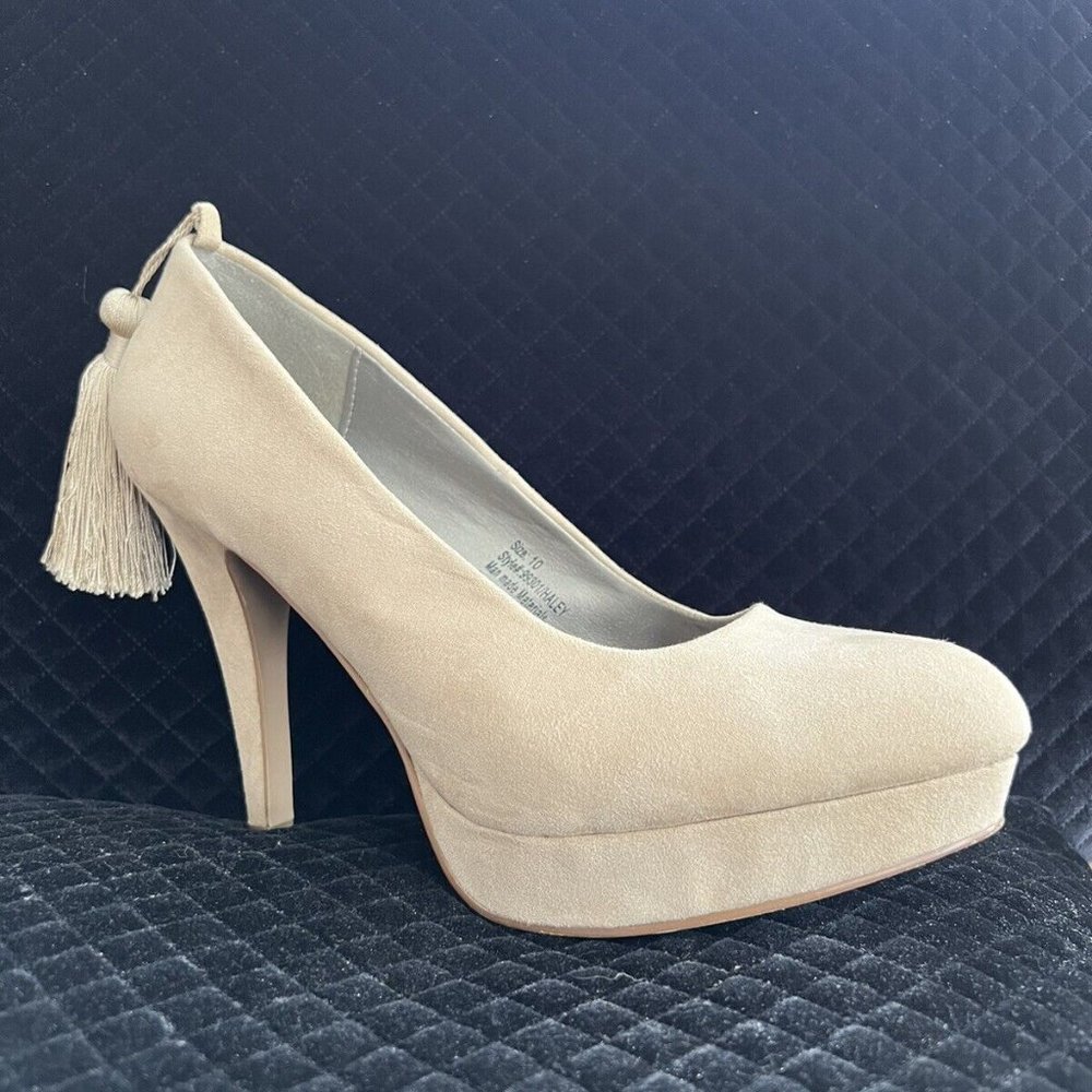 Women's Maurices Heels 10M Cream 1/2" platform, 5" Heel Ultrasuede w/Tassels EUC